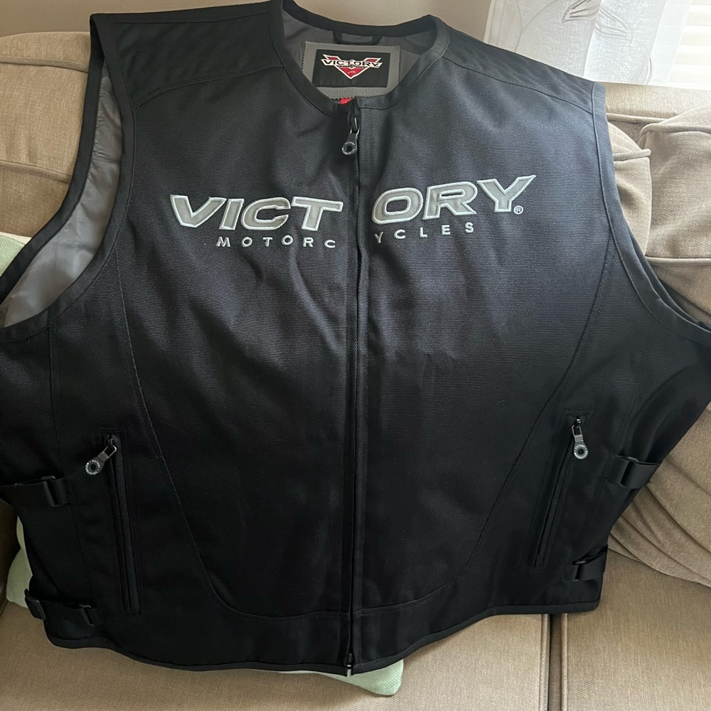 Victory riding vest